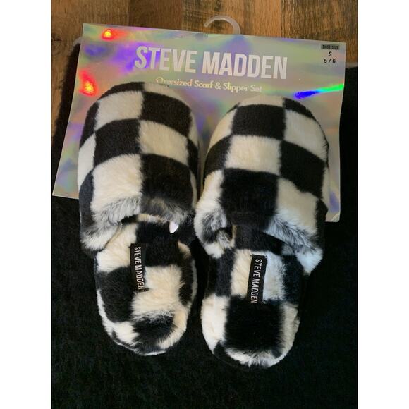 Steve Madden Checked Slipper and Oversized Scarf Wrap Set Small Size 5/6 - Picture 3 of 7